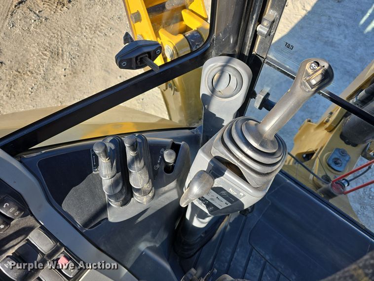 image for item DW3080 2017 Caterpillar 430F2 backhoe