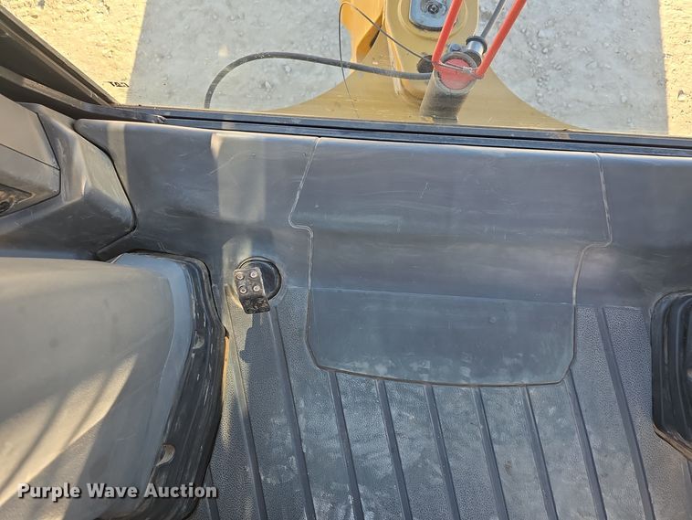 image for item DW3080 2017 Caterpillar 430F2 backhoe