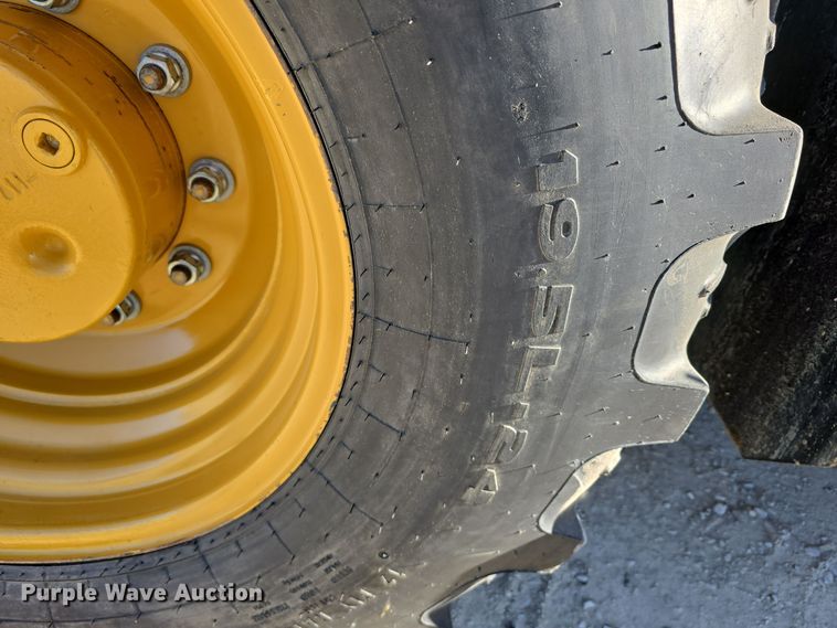 image for item DW3080 2017 Caterpillar 430F2 backhoe