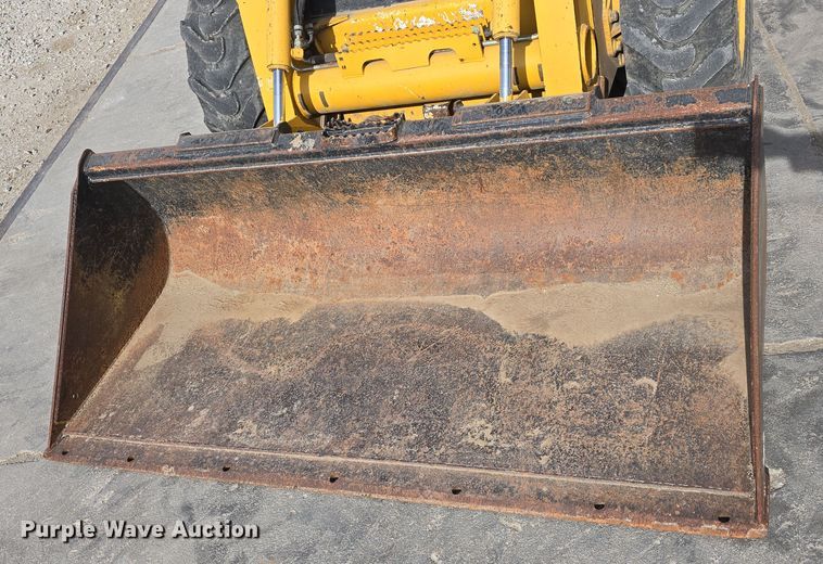 image for item DW3101 2007 John Deere 317 skid steer loader