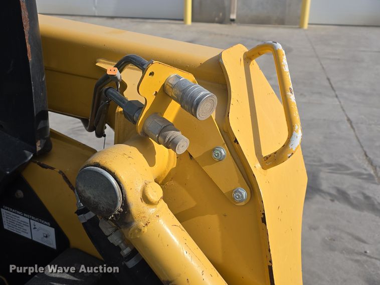 image for item DW3101 2007 John Deere 317 skid steer loader