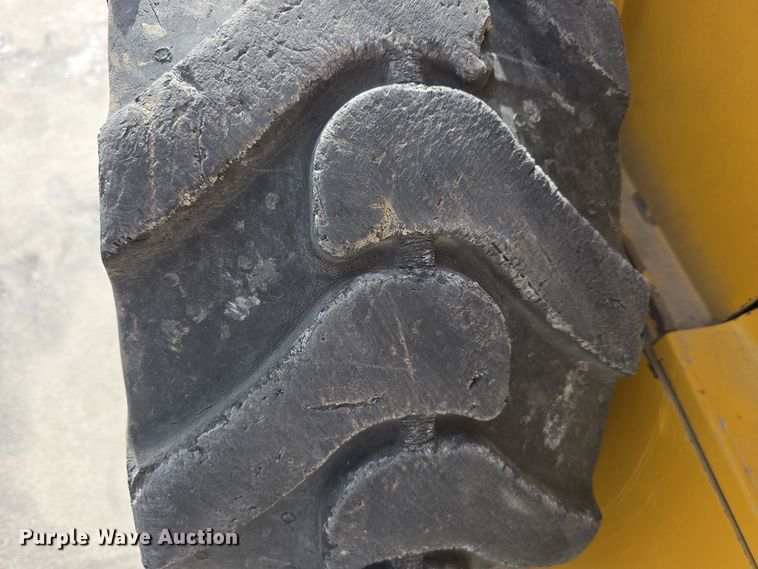 image for item DW3101 2007 John Deere 317 skid steer loader