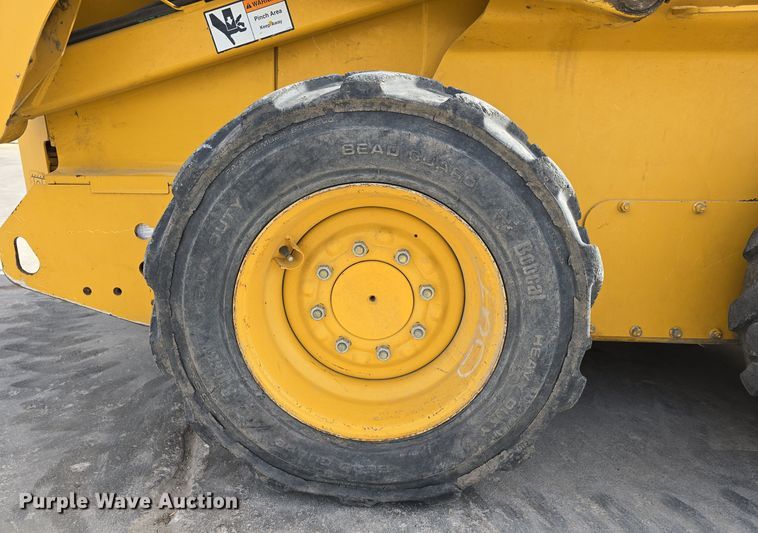 image for item DW3101 2007 John Deere 317 skid steer loader