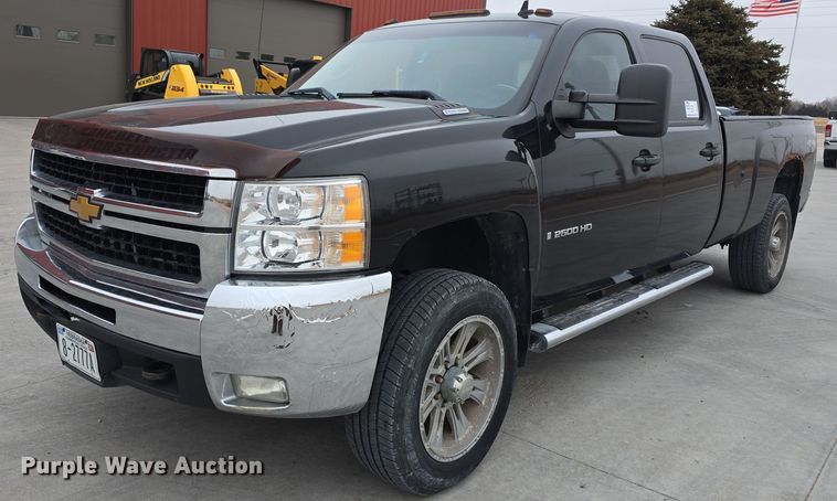 image for item DW3103 2008 Chevrolet Silverado 2500HD Crew Cab pickup truck