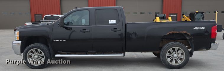 image for item DW3103 2008 Chevrolet Silverado 2500HD Crew Cab pickup truck