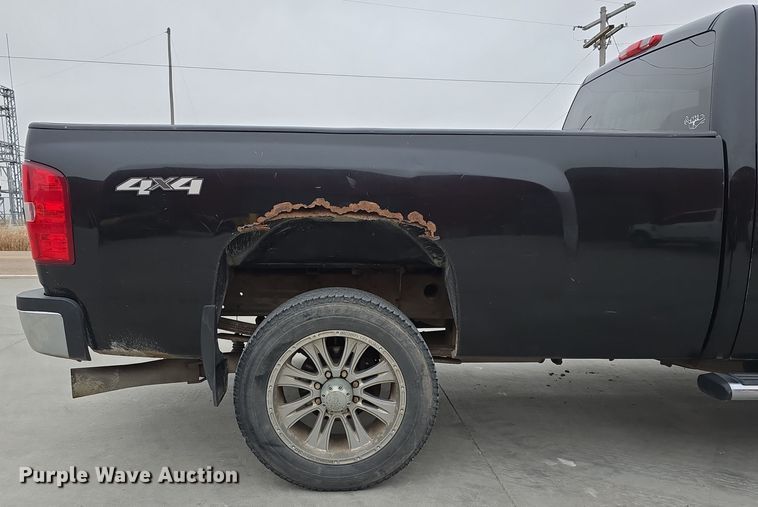 image for item DW3103 2008 Chevrolet Silverado 2500HD Crew Cab pickup truck