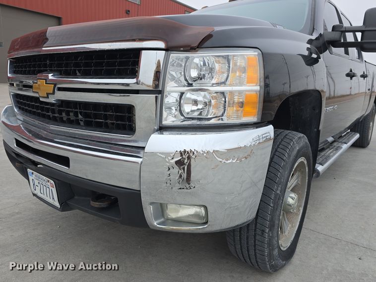 image for item DW3103 2008 Chevrolet Silverado 2500HD Crew Cab pickup truck