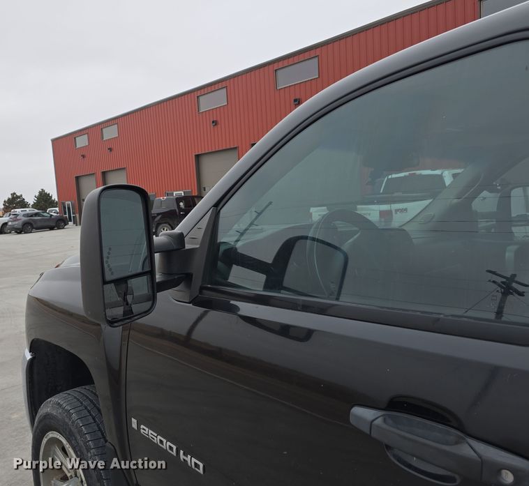 image for item DW3103 2008 Chevrolet Silverado 2500HD Crew Cab pickup truck