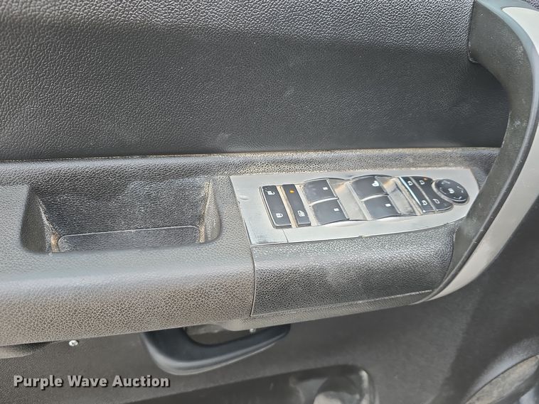 image for item DW3103 2008 Chevrolet Silverado 2500HD Crew Cab pickup truck