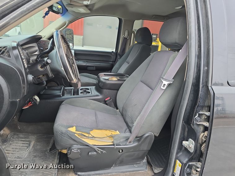 image for item DW3103 2008 Chevrolet Silverado 2500HD Crew Cab pickup truck