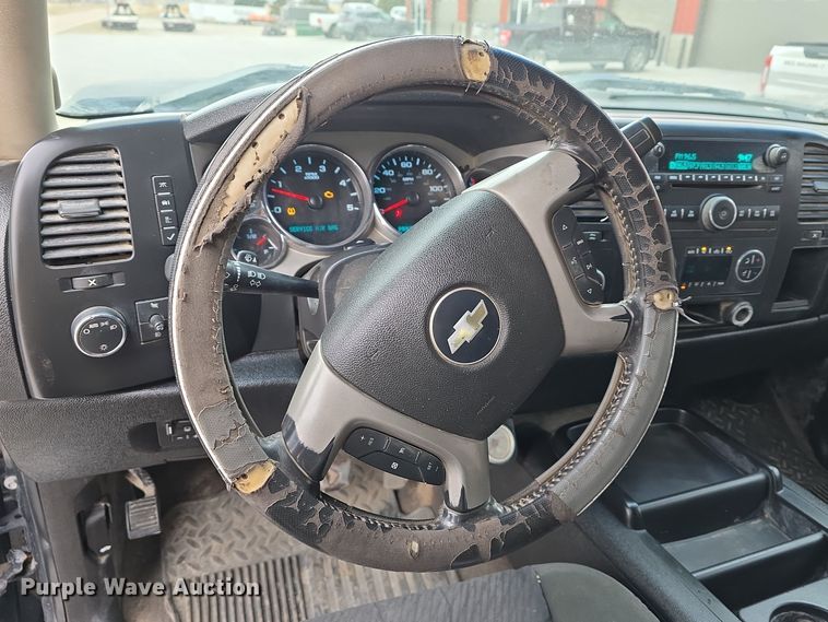 image for item DW3103 2008 Chevrolet Silverado 2500HD Crew Cab pickup truck