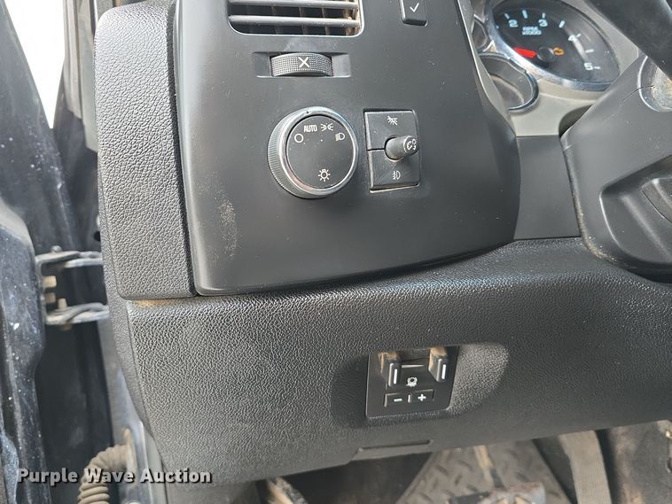 image for item DW3103 2008 Chevrolet Silverado 2500HD Crew Cab pickup truck