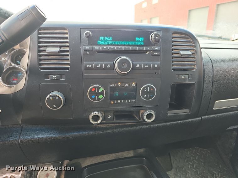 image for item DW3103 2008 Chevrolet Silverado 2500HD Crew Cab pickup truck