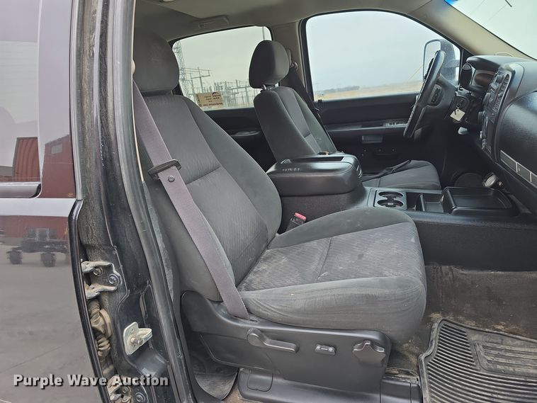 image for item DW3103 2008 Chevrolet Silverado 2500HD Crew Cab pickup truck