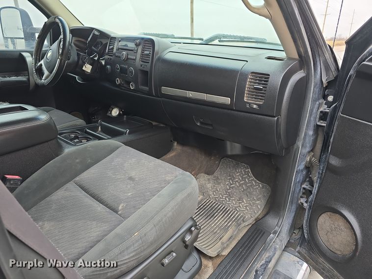 image for item DW3103 2008 Chevrolet Silverado 2500HD Crew Cab pickup truck