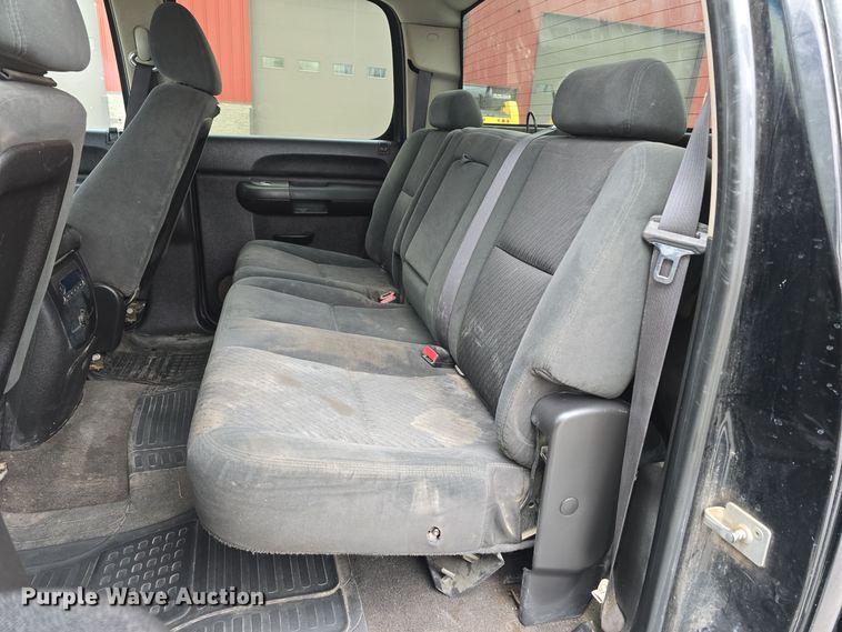 image for item DW3103 2008 Chevrolet Silverado 2500HD Crew Cab pickup truck