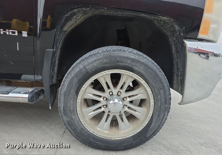 image for item DW3103 2008 Chevrolet Silverado 2500HD Crew Cab pickup truck