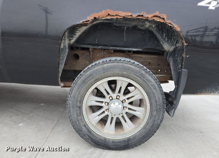 image for item DW3103 2008 Chevrolet Silverado 2500HD Crew Cab pickup truck