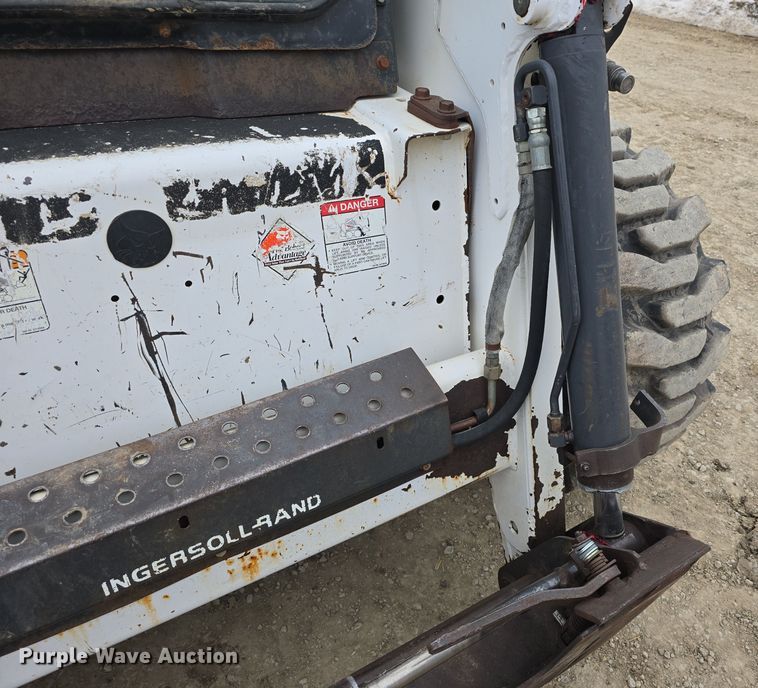 image for item DW3118 2000 Bobcat 873 skid steer loader