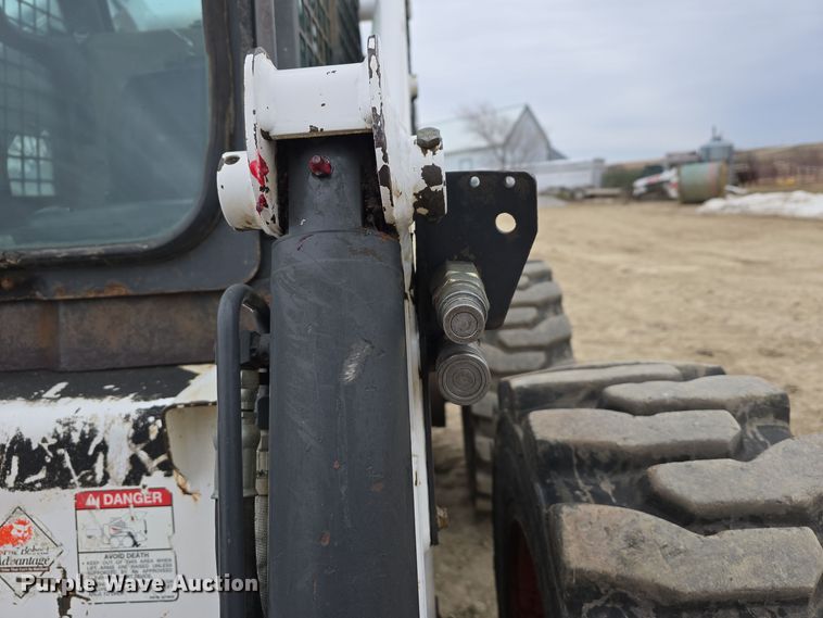 image for item DW3118 2000 Bobcat 873 skid steer loader