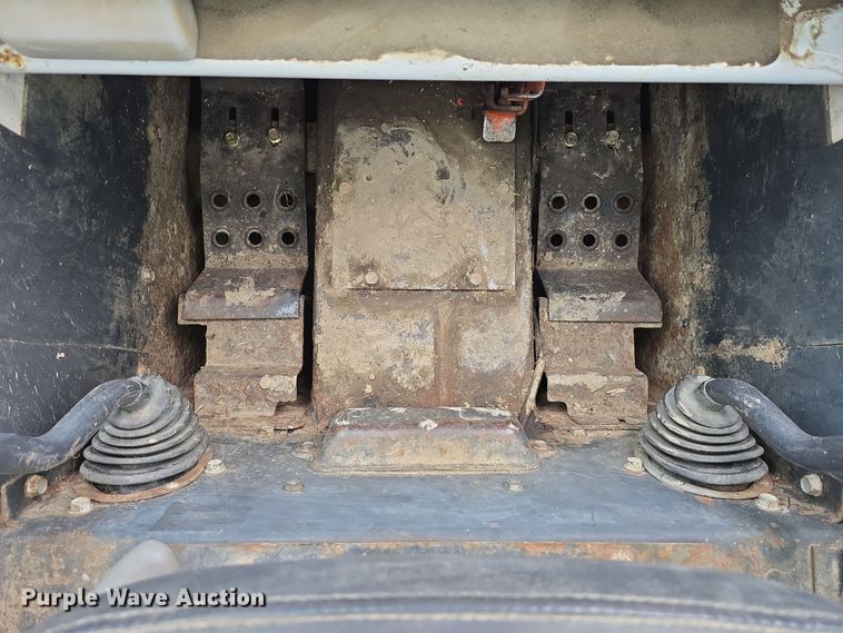 image for item DW3118 2000 Bobcat 873 skid steer loader