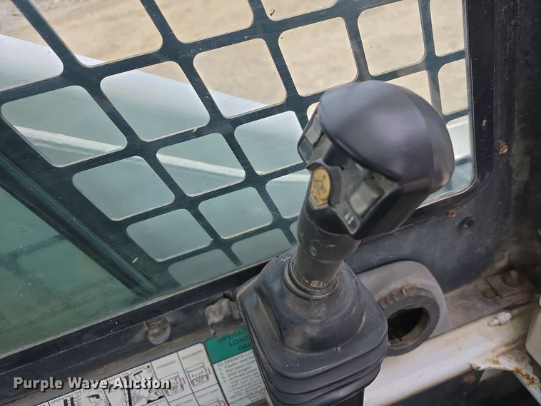 image for item DW3118 2000 Bobcat 873 skid steer loader