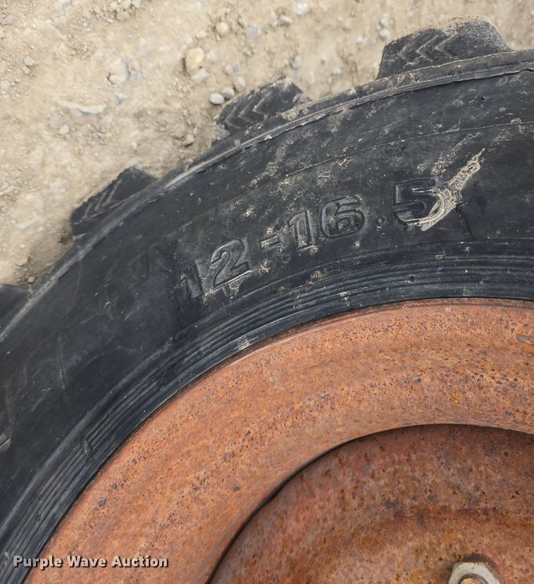 image for item DW3118 2000 Bobcat 873 skid steer loader