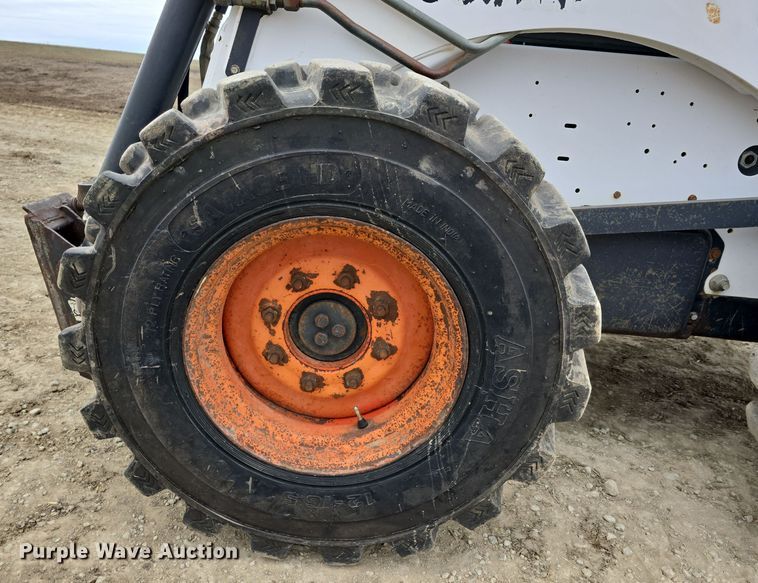 image for item DW3118 2000 Bobcat 873 skid steer loader