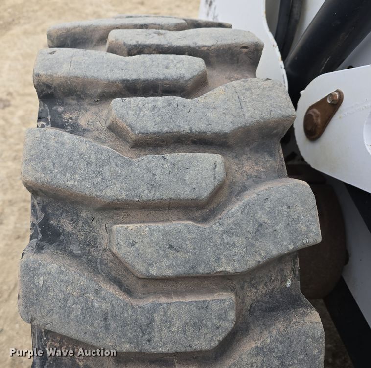 image for item DW3118 2000 Bobcat 873 skid steer loader