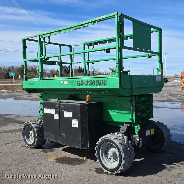 image for item DW3153 2016 Genie GS3369 DC scissor lift