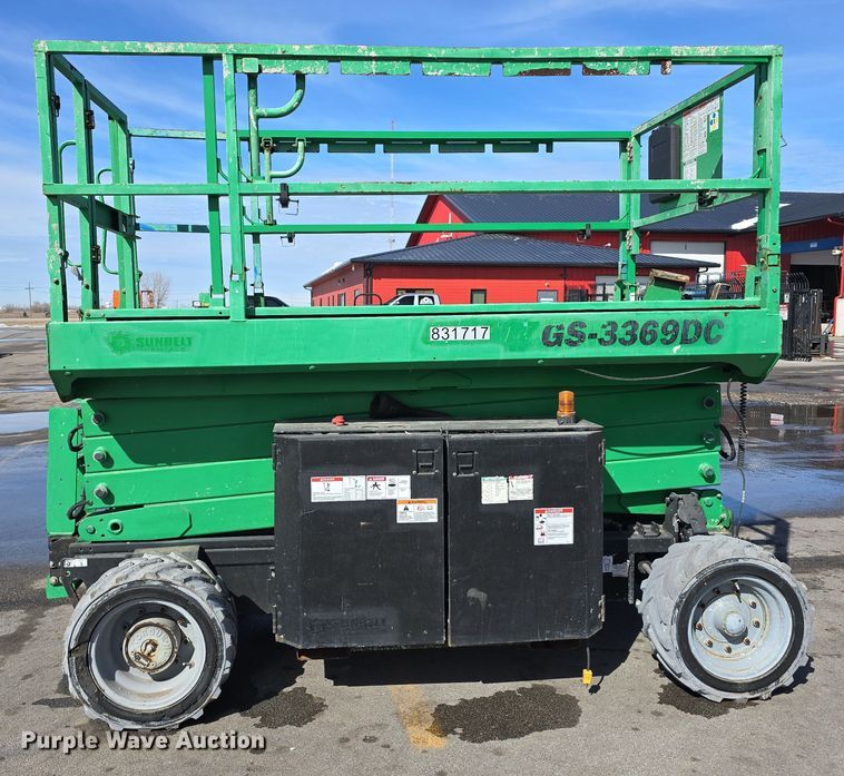 image for item DW3153 2016 Genie GS3369 DC scissor lift