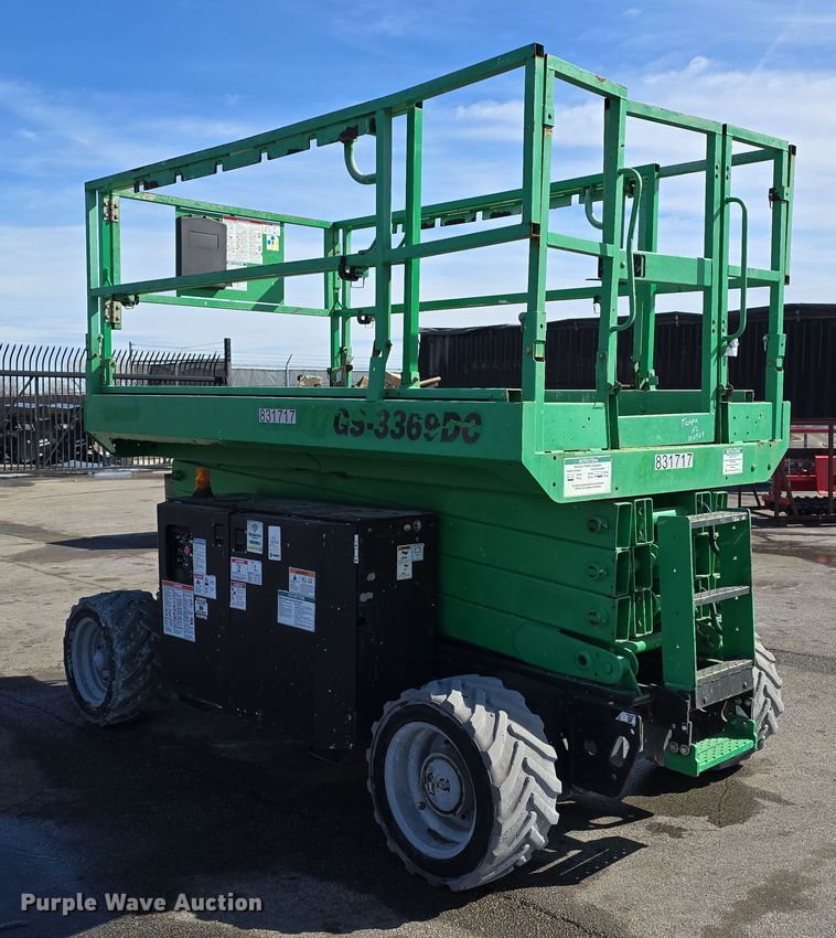 image for item DW3153 2016 Genie GS3369 DC scissor lift