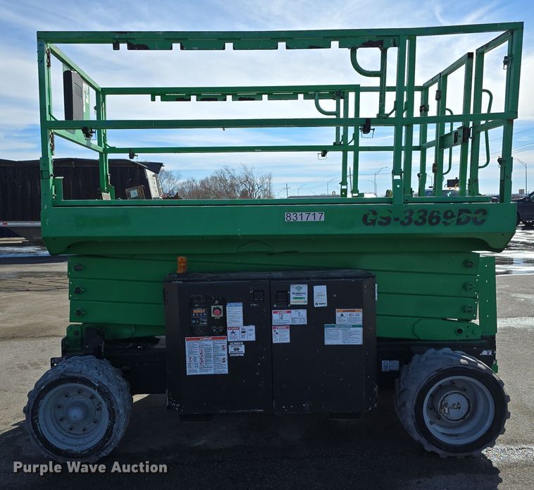 image for item DW3153 2016 Genie GS3369 DC scissor lift