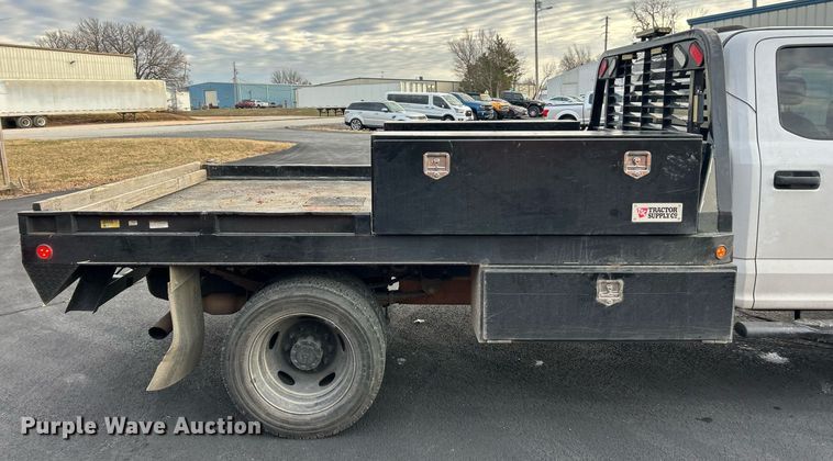 image for item DW3353 2022 Ford F450 Super Duty XL Crew Cab flatbed truck