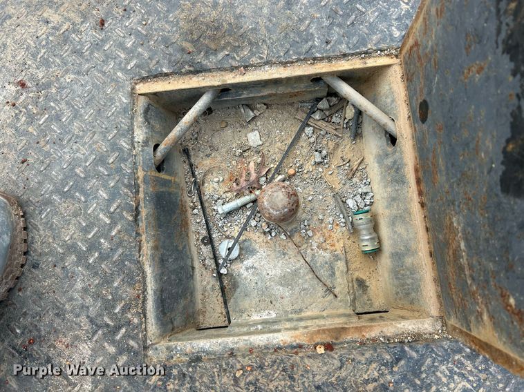 image for item DW3353 2022 Ford F450 Super Duty XL Crew Cab flatbed truck