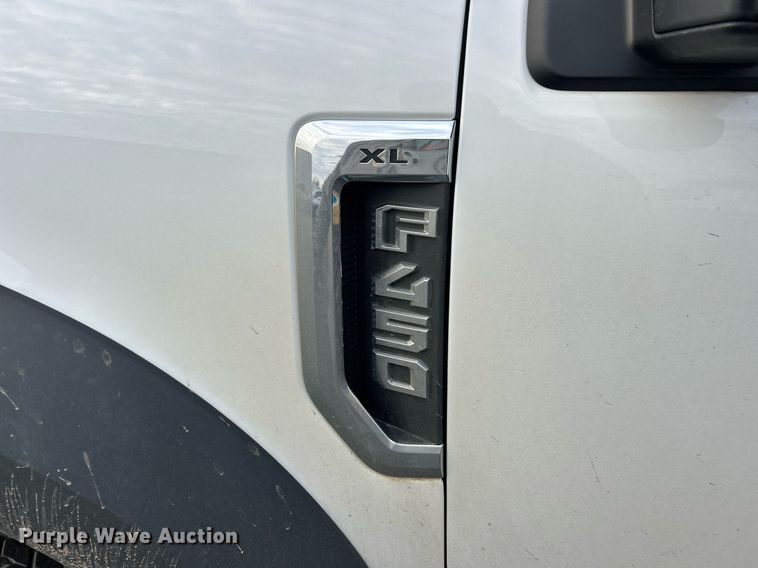 image for item DW3353 2022 Ford F450 Super Duty XL Crew Cab flatbed truck