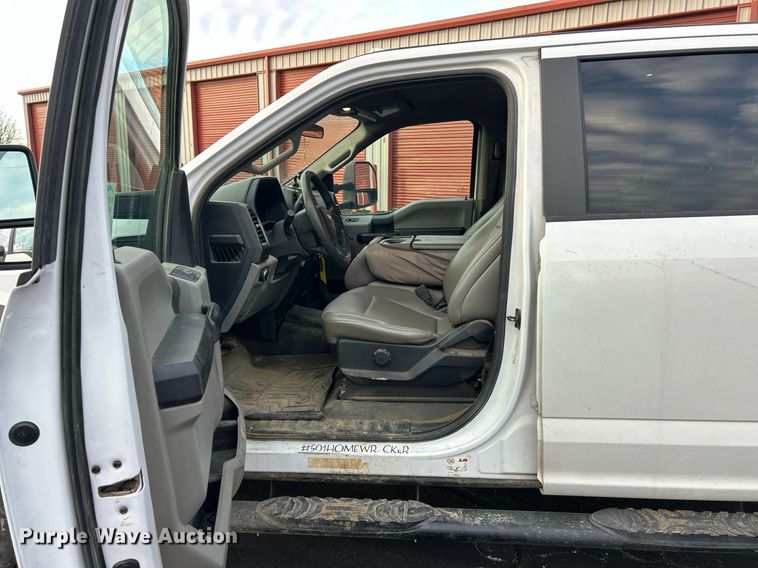 image for item DW3353 2022 Ford F450 Super Duty XL Crew Cab flatbed truck