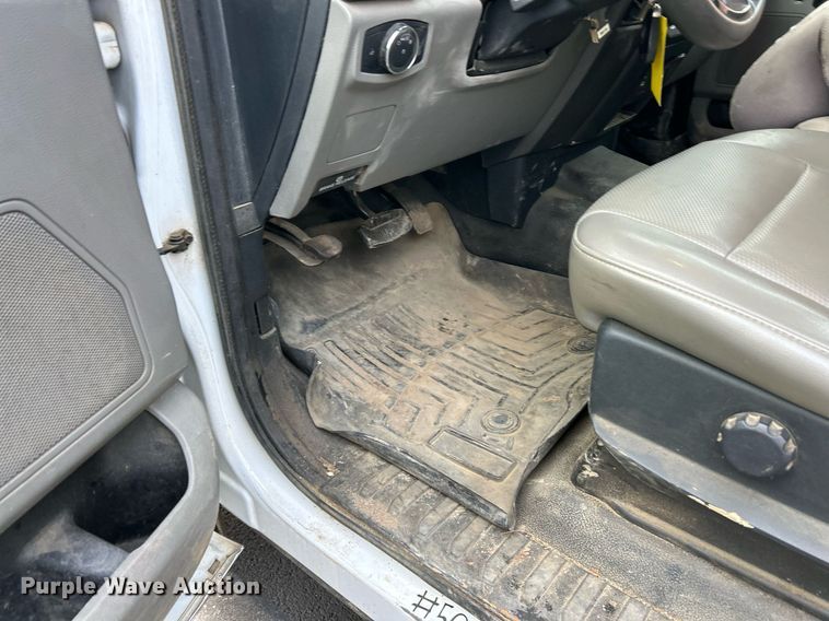 image for item DW3353 2022 Ford F450 Super Duty XL Crew Cab flatbed truck