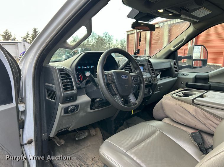 image for item DW3353 2022 Ford F450 Super Duty XL Crew Cab flatbed truck