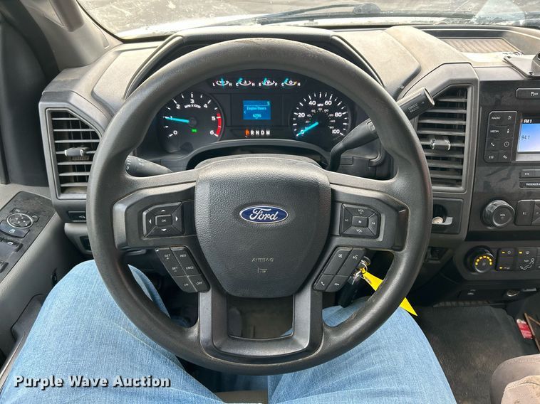 image for item DW3353 2022 Ford F450 Super Duty XL Crew Cab flatbed truck