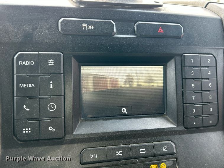 image for item DW3353 2022 Ford F450 Super Duty XL Crew Cab flatbed truck