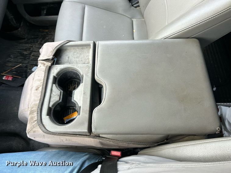 image for item DW3353 2022 Ford F450 Super Duty XL Crew Cab flatbed truck