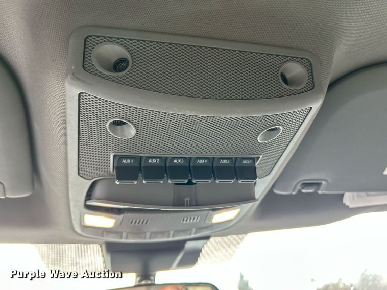 image for item DW3353 2022 Ford F450 Super Duty XL Crew Cab flatbed truck