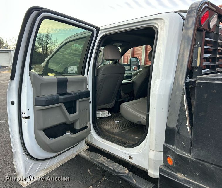 image for item DW3353 2022 Ford F450 Super Duty XL Crew Cab flatbed truck