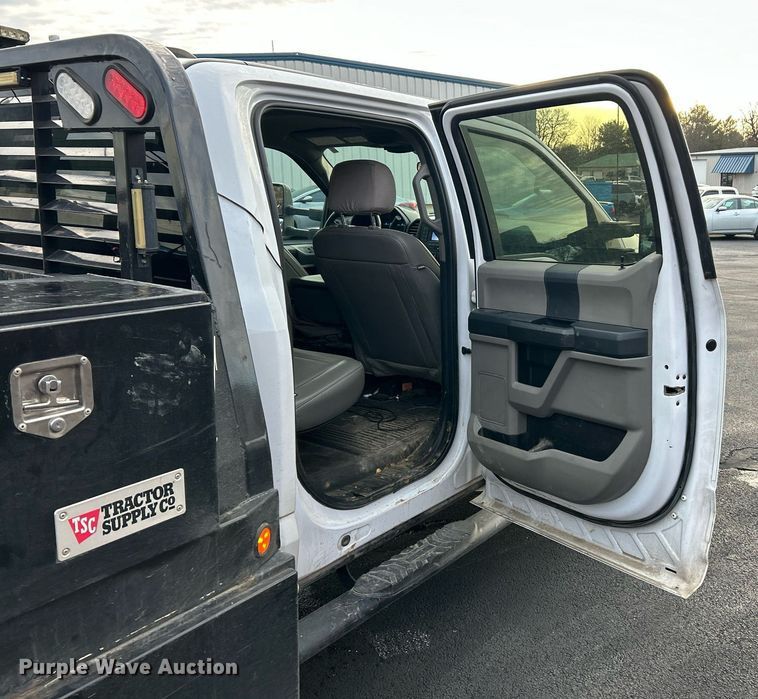 image for item DW3353 2022 Ford F450 Super Duty XL Crew Cab flatbed truck