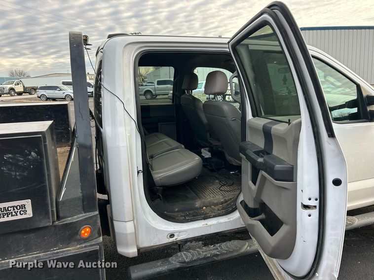 image for item DW3353 2022 Ford F450 Super Duty XL Crew Cab flatbed truck