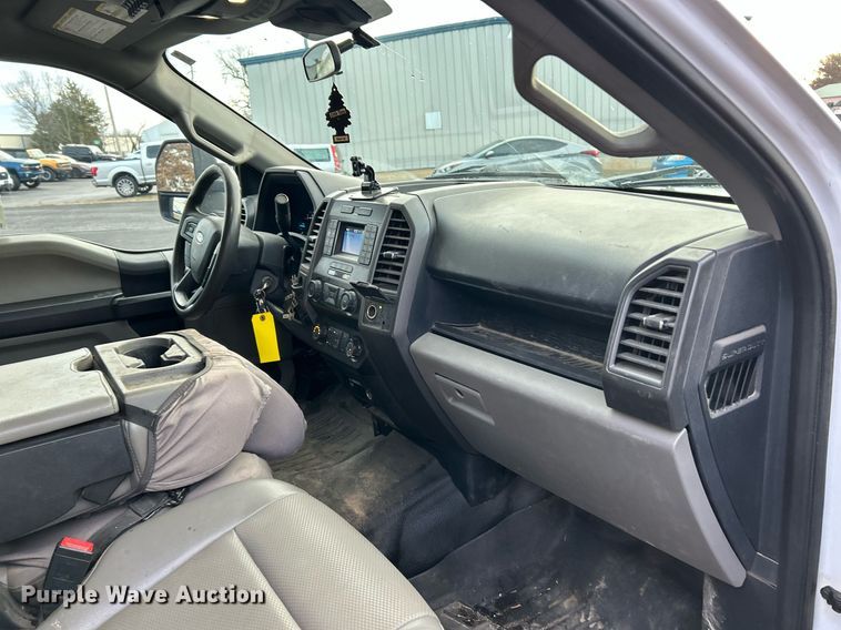 image for item DW3353 2022 Ford F450 Super Duty XL Crew Cab flatbed truck