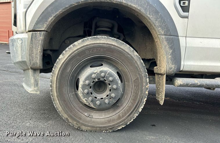 image for item DW3353 2022 Ford F450 Super Duty XL Crew Cab flatbed truck