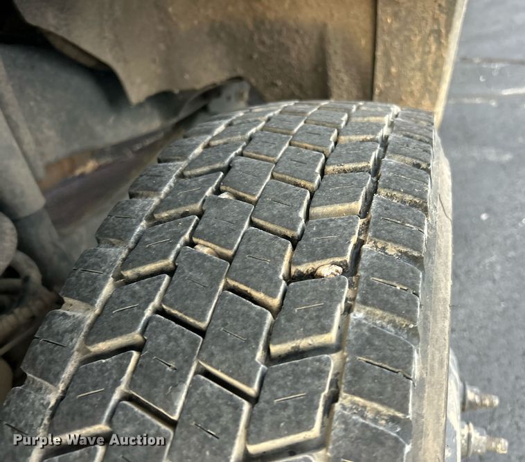 image for item DW3353 2022 Ford F450 Super Duty XL Crew Cab flatbed truck