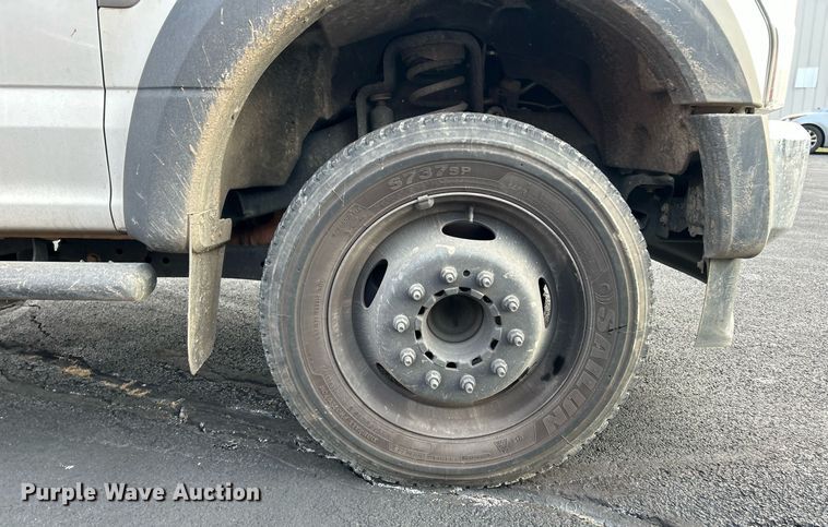 image for item DW3353 2022 Ford F450 Super Duty XL Crew Cab flatbed truck